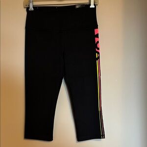 Victoria’s Secret VSX sport knockout crop workout capris new w/ tag size small
